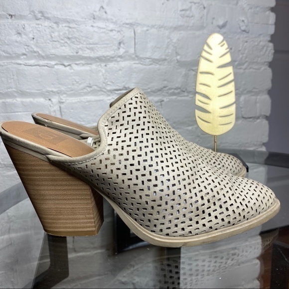 DV Kenli Perforated Block Heel Mules 9.5 - Picture 4 of 10
